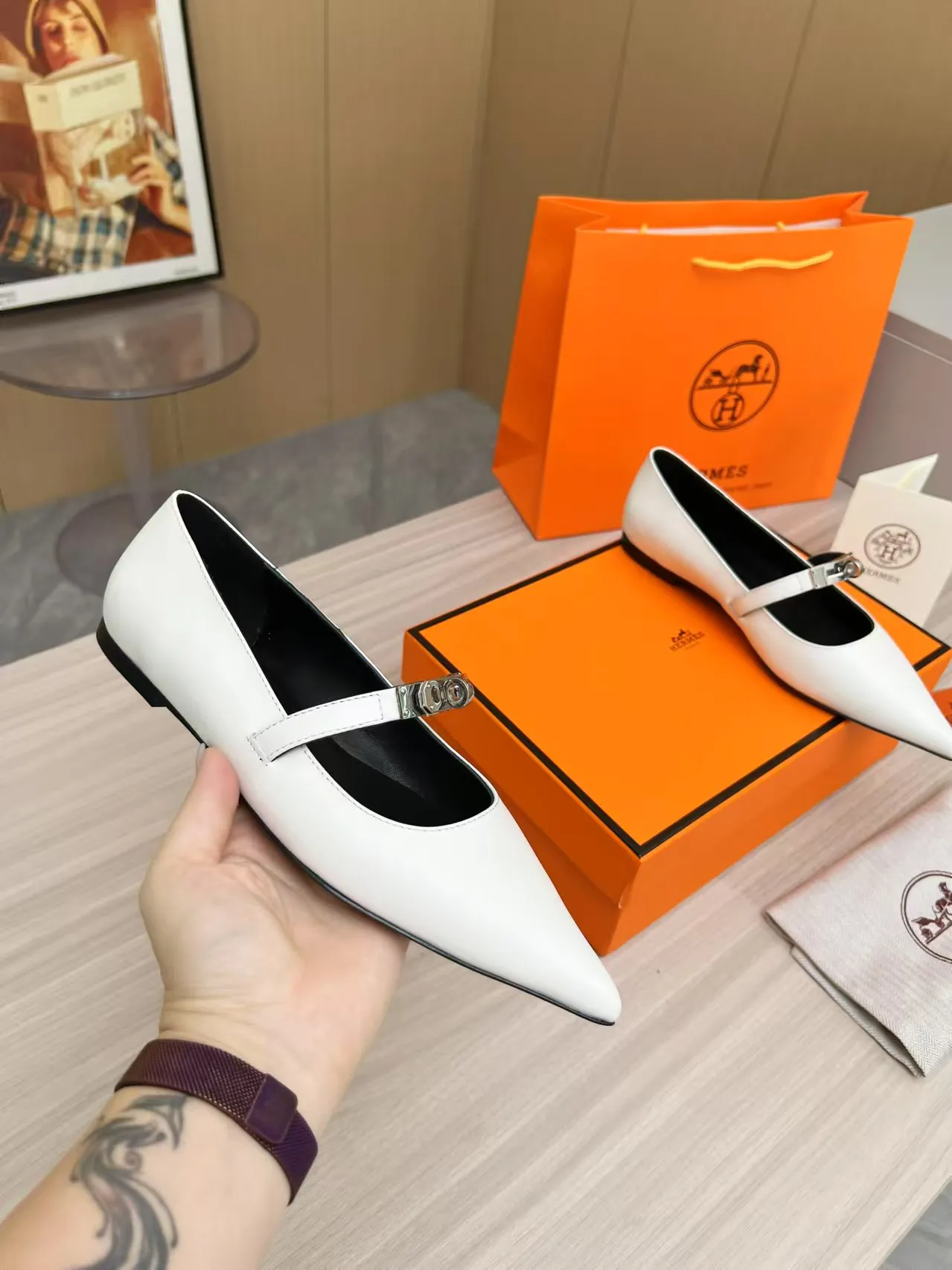 👟👟Ex-factory price 520👟👟, 2025 top product Hermes new genuine handmade shoes, purely handmade, a must-collect item! The perfect holiday accessory! Our pursuit of quality products is always the best! Don't give in! Comfort and originality, not following trends, and not deliberately expressing oneself are the consistent pursuits of Hermes and its fans! [Material] Upper: top layer leather, lining: genuine leather. Size 35-42
